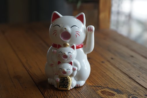 Le chat porte-bonheur japonais : couleurs et significations