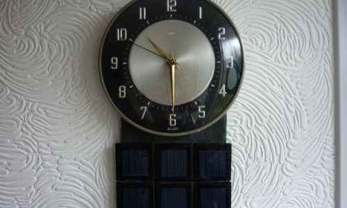 Comment fonctionne une horloge électrique ?